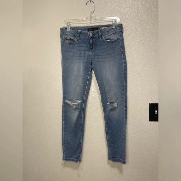 Aeropostale Medium Wash Ripped Knee Ankle Jeggings Size 4 - Picture 1 of 5